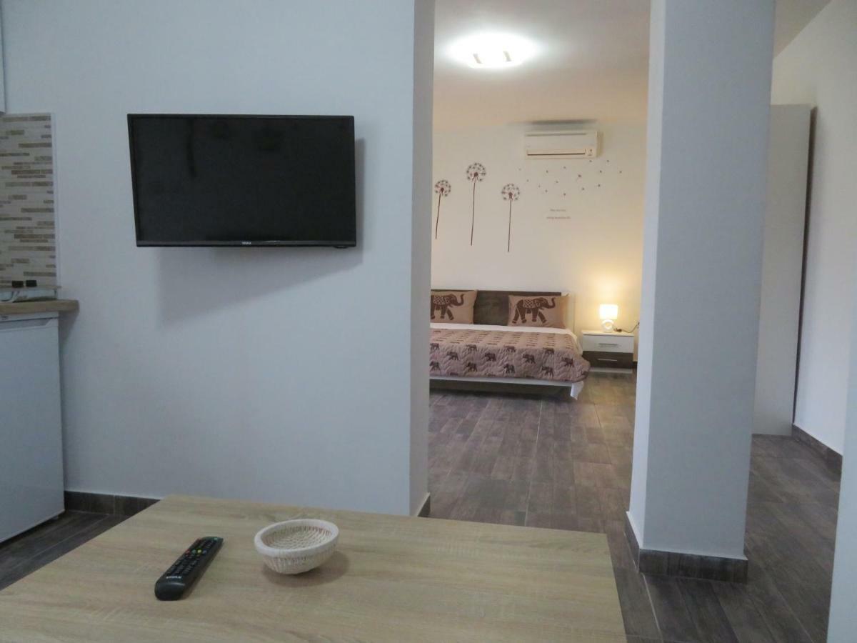 Apartments La Bombonera สตารีกราด-ปาเคลนีซา ภายนอก รูปภาพ